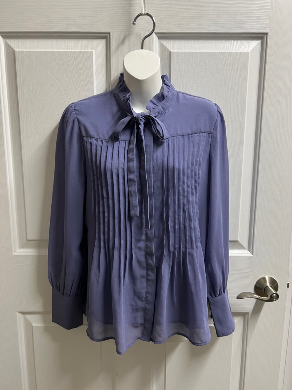 Ann Taylor blouse lilac Lavender Tie Neck Pleated Blouse size small S 4186